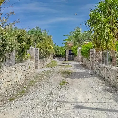 Lemon Tree With Private Pool Villa Fres