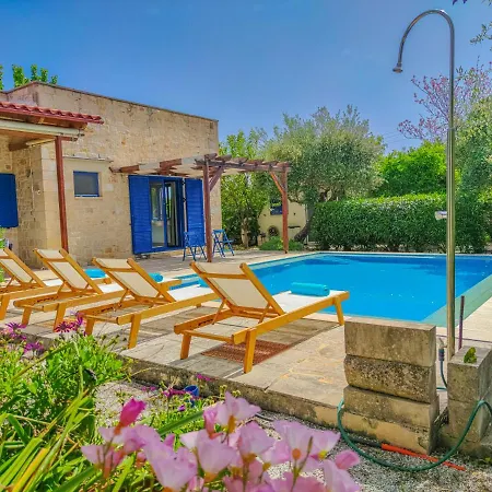 Lemon Tree With Private Pool *